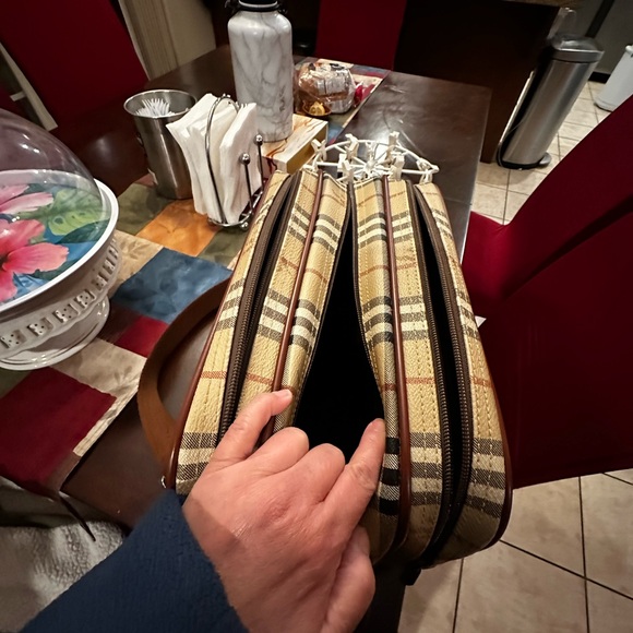 Burberry Shoulder weekend bag, clean, good condition Authentic preloved - Picture 9 of 10